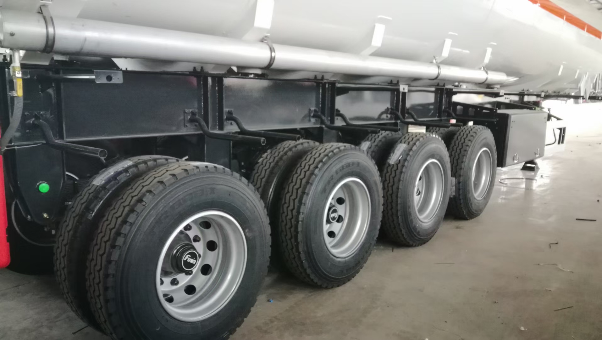 4 axles fuel tanker trailer